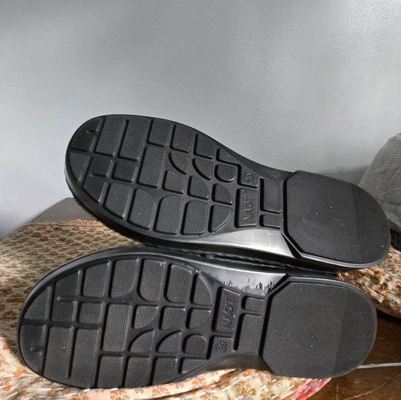 Womens Size 39 Naot Black Leather Ankle Booties - Picture 3 of 8